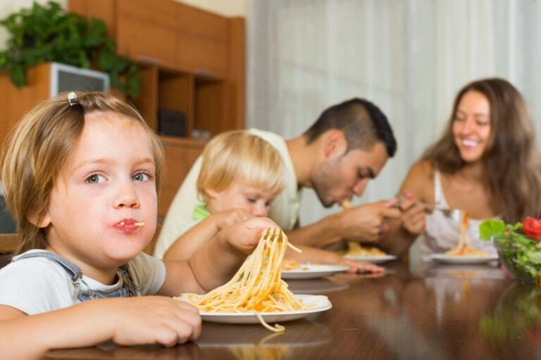 Dziecko jako aktywny uczestnik rodzinnego posiłku