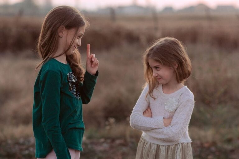 Konflikt między rodzeństwem. Jak nauczyć dzieci radzenia sobie z nim?