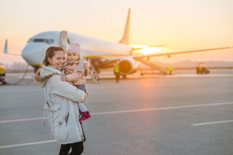 Torba do samolotu – co zabrać ze sobą podróżując z dzieckiem?